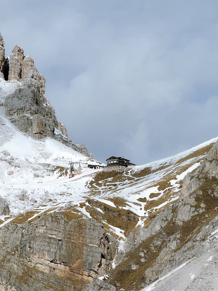 Rifugio Averau e Monte Averau dal Sentiero 452