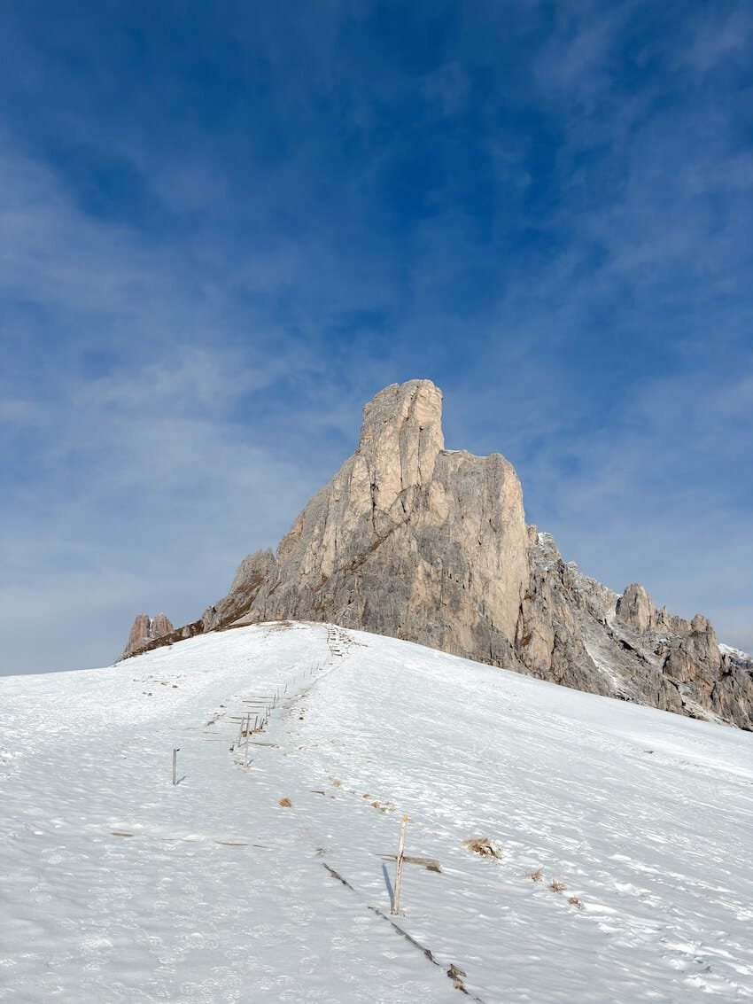 Salita davanti Monte Nuvolau