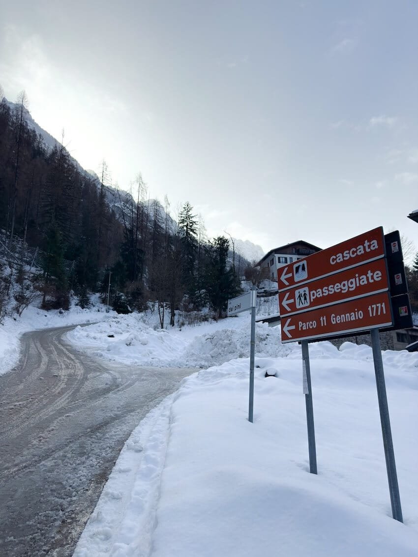 Segnaletica Inizio Sentiero Cascata Ru de Rialt